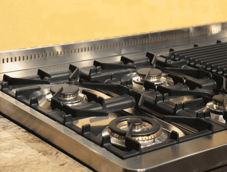 tips-for-cleaning-that-gap-between-your-stove-and-the-kitchen-countertop